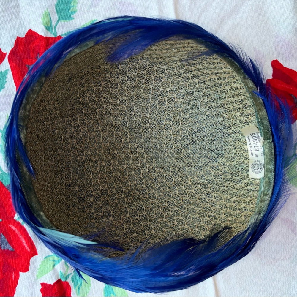 Vintage hat w/ royal blue/turquoise feathers & netting - Picture 11 of 13